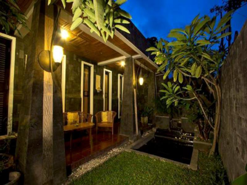 Puri Minggiran Pensión Yogya Yogyakarta Exterior foto