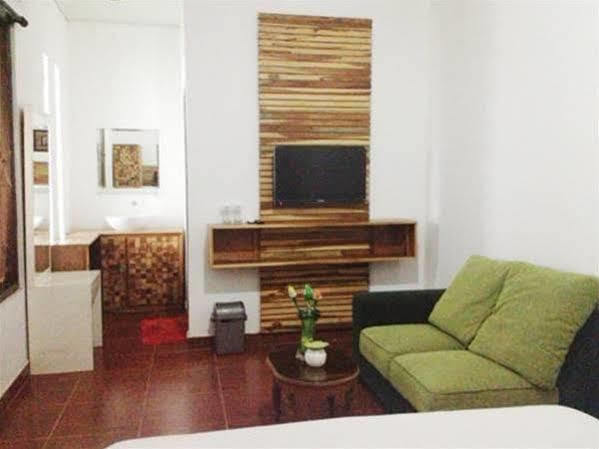Puri Minggiran Pensión Yogya Yogyakarta Exterior foto