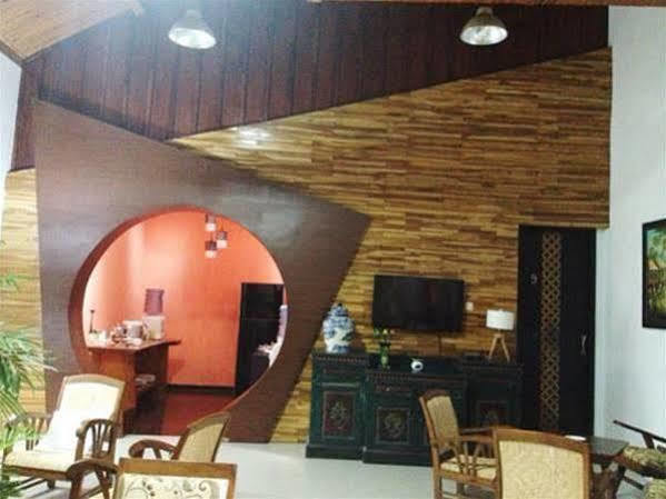 Puri Minggiran Pensión Yogya Yogyakarta Exterior foto