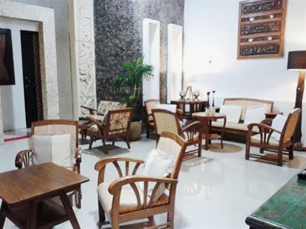 Puri Minggiran Pensión Yogya Yogyakarta Exterior foto